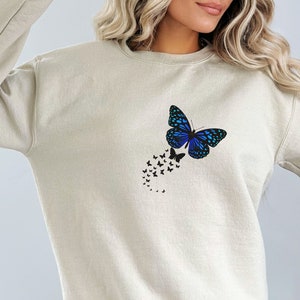 Butterfly sweatshirt, Animal Graphic shirt, Crewneck shirt, Mothers Day gift, Minimalist shirt, Mom shirt, Butterflies shirt, Vintage shirt