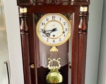 Vintage Howard Miller “Jennison” Westminster/St. Michaels/Whitenhauer Chime Mahagony Wall Clock