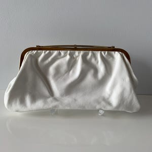 Cartera de mano vintage de los años 60, de piel, reversible, color blanco y verde espuma de mar, en buen estado.