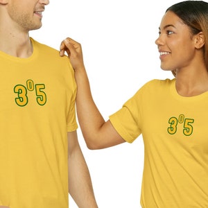 305 T-shirt, riktnummer t-shirt, 305, Miami, Miami-Dade, Florida, TRE OCH FEM, (gula siffror med grön kontur)