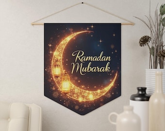 Banderín de pared con forma de media luna de Ramadán Mubarak / Banderín