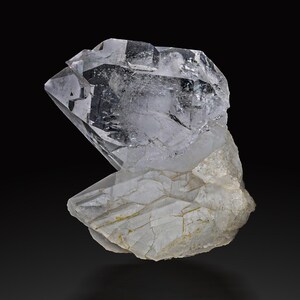置物 Gwindel Mineral Specimen: Quartz (variety smoky and gwindel) - Fabre Minerals