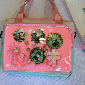 ITA Bag mit Einsätzen, Display mit Anime, Pins, Plüsch. Fenstertasche, süße Handtasche, Geschenk für Anime-Liebhaber