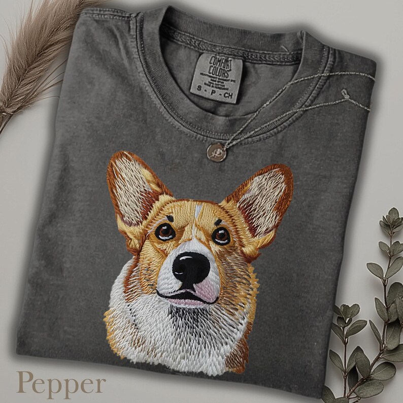 K&ouml;nnte beinhalten: Ein Set aus drei Keramikbechern mit gesprenkelter, matter Oberfl&auml;che. Jeder Becher hat eine andere Farbe: hellblau, creme und grau. Die Becher haben ein schlichtes, modernes Design und einen bequemen Griff.