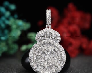 Ciondolo Medaglione Uomo In Argento 925 Con Moissanite 3 Ct Taglio Tondo - Regalo Personalizzabile