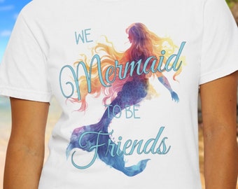 Camiseta de colores cómodos de amigos de sirena, camiseta personalizada de la vida marina de la amistad, camiseta de vacaciones en la playa de moda