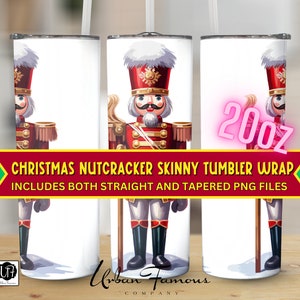 Op de afbeelding: Een kerst-notenkraker ontwerp voor een slanke tumbler-wikkel met een rode en gouden notenkraker die een staf vasthoudt. Het ontwerp bevat zowel rechte als taps toelopende PNG-bestanden.