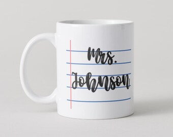 Personalized Teacher Mug with Lined Paper Design – Custom Name Coffee Cup – Back to School Teacher Gift – Cute Teacher Appreciation Mug