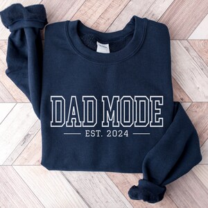 Custom Dad Est Sweatshirt, Personalized Dad Sweatshirt, Dad Mode Sweater, New Dad To Be Gift, Fathers Day Gift, Gift for Dad Announcement