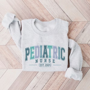 Sweat infirmière pédiatrique personnalisé, cadeau personnalisé infirmière pédiatrique, cadeau de diplômé pour infirmière USIP, équipe d&#39;infirmières USIP, infirmière d&#39;urgence pédiatrique