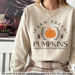 Farm Fresh Pumpkins Sweatshirt, Cute Fall Crewneck, Oversized Fall Sweatshirt, Pumpkin Patch Sweater, Autumn Sweater, Thanksgiving Sweater bild 2