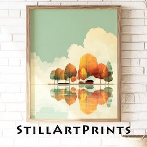 Puede incluir: Lámina artística enmarcada que representa un paisaje con árboles en colores otoñales reflejados en el agua. El cielo es azul claro con nubes blancas y esponjosas. La impresión está en un marco de madera. El texto "STILLARTPRINTS" está en la parte inferior.