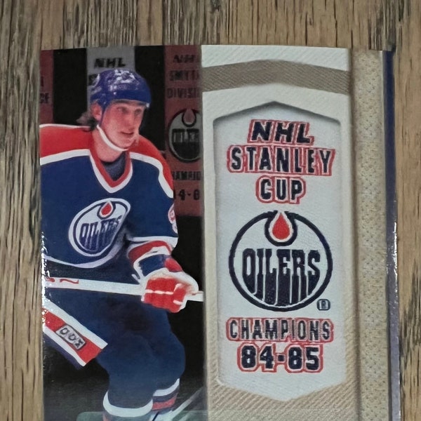 Wayne Gretzky 84-85 Autograph Facsimile Printed Patch Champion Card Oilers Mint Condition