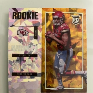 Patrick Mahomes 2017 Prism Style Yellow Autograph Facsimile RP Rookie Card Kansans City Chiefs Mint Condition