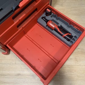 Milwaukee PACKOUT lådinsats – M12 spärrhake (2457-20) inlägg med hylsa och förlängningsförvaring