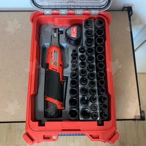 Milwaukee PACKOUT-insats – M12-spärrskaft och 43-delad slaghylsnyckelhållare