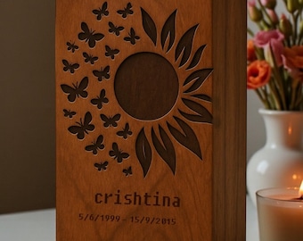 Gepersonaliseerde houten crematie-urn zonnebloem en vlinders – aangepaste herdenkingsdoos