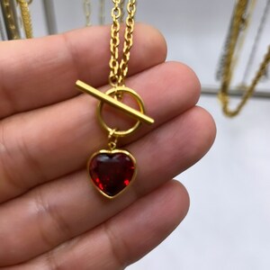 Collar de corazón rojo, regalo para ella, regalo para mamá, abrazos de corazón, collar delicado, regalo de Navidad, regalo para aniversario imagen 1