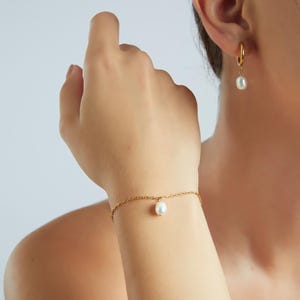 Pearl Pendant Bracelet, PEARL Bracelet, Gift for Her, Gift for MOM, Christmas Gift, Dainty Bracelet, Birthday Gift
