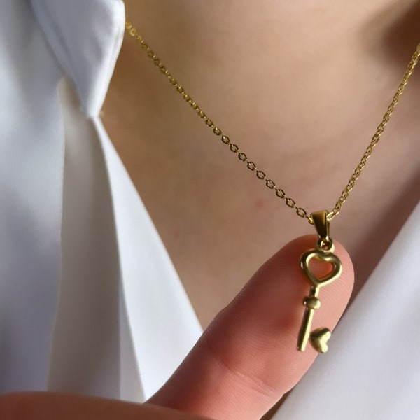 18K Gold Key Necklace •Gold Padlock Necklace •Christmas Gift •Gift for Mom •Gifts for Her •Key Pendant Necklace •Gold Heart Key Necklace