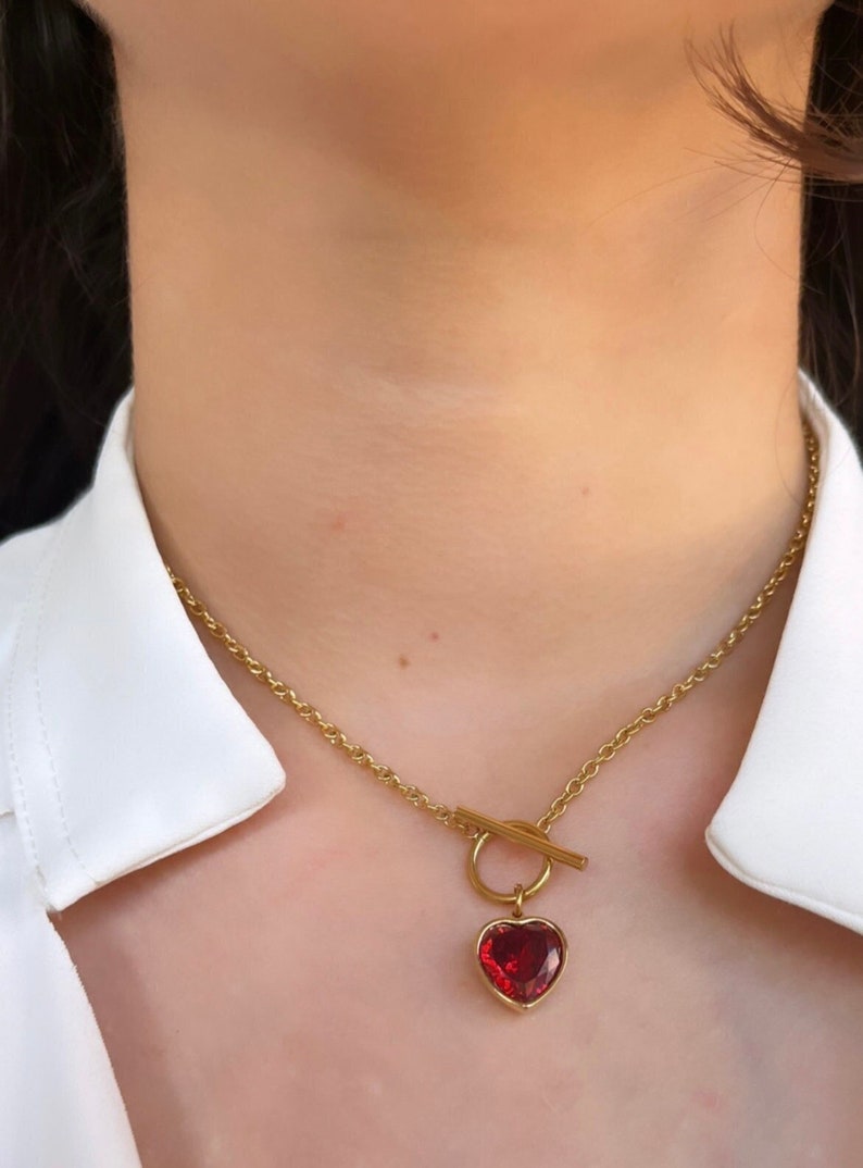 Collar de corazón rojo, regalo para ella, regalo para mamá, abrazos de corazón, collar delicado, regalo de Navidad, regalo para aniversario imagen 2