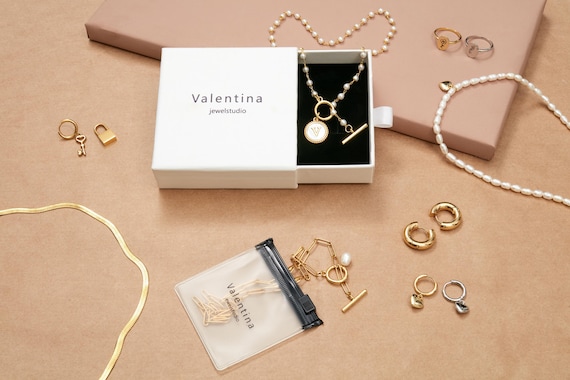 Perfect Gift for Her • Minimalist Name Necklace Silver, Gold