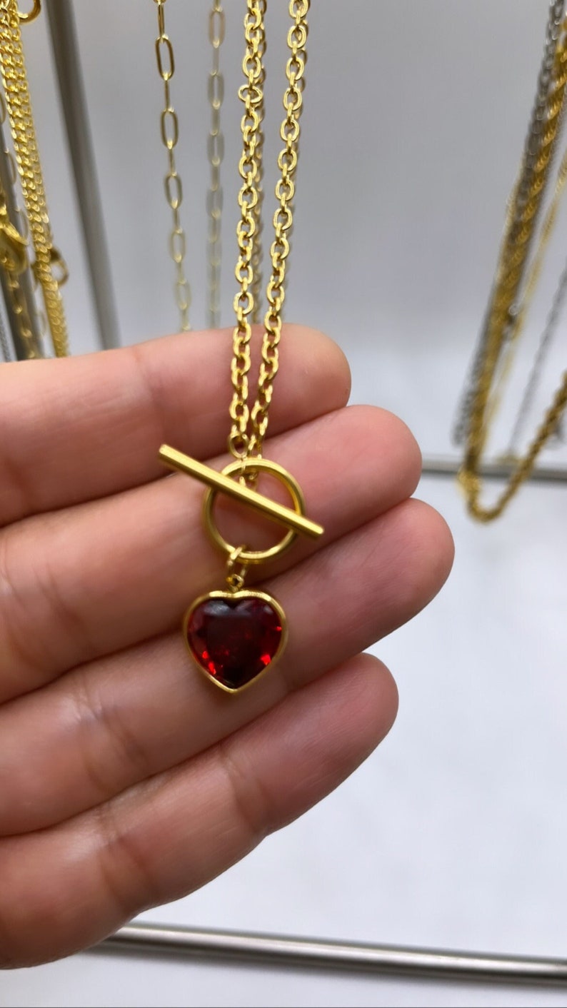 Collar de corazón rojo, regalo para ella, regalo para mamá, abrazos de corazón, collar delicado, regalo de Navidad, regalo para aniversario imagen 1