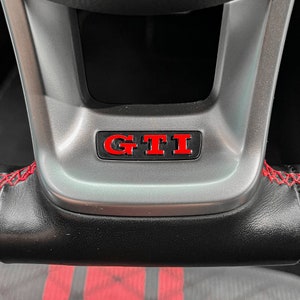 2 pegatinas de vinilo premium para volante, emblema GTI VW Golf 7 GTI Facelift imagen 2