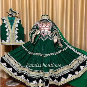 アフガニスタンの結婚式のカップルの衣装
