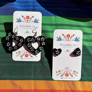 Black Corazón Cazuela Earrings. Mexican. Corazón. Corazoncitos.