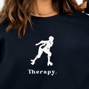Thérapie de patin à roulettes, patin à roulettes, accessoires de patin à roulettes, cadeau Roller derby, cadeau pour patineur à roulettes, chemise des années 90 des années 90, thérapie