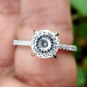 Anello di fidanzamento Moissanite incolore rotondo con taglio portoghese stile vintage 2.20 CT, anello solitario, anello nuziale antico, regalo di anniversario,