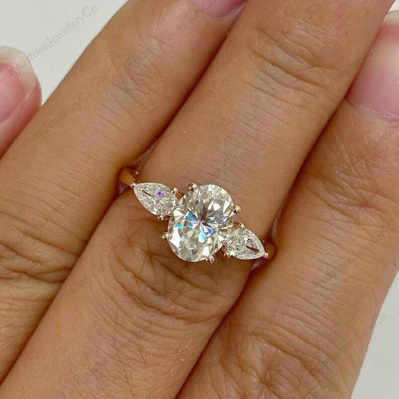 Oval Moissanite Engagement Ring, 14K Gold Three-stone Bridal Ring - Etsy