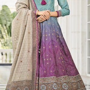 Vestido estampado Bandhni púrpura azul sombreado con trabajo a mano Diseñador Latkan Kali y vestido Duppatta en tela de seda Dolla / vestido bandhni diseñador imagen 5