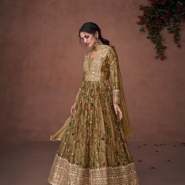 Ontwerper mehendi kleur bloemen geïnspireerd pure organza anarkali jurk | Bollywood-jurk