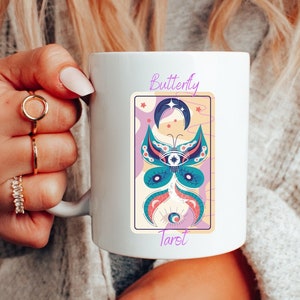 Taza de cerámica Butterfly Tarot de 11 oz. Un gran regalo para usted, amigos, familiares, profesores o colegas. Amantes del café, el té, la silla o incluso el vino.
