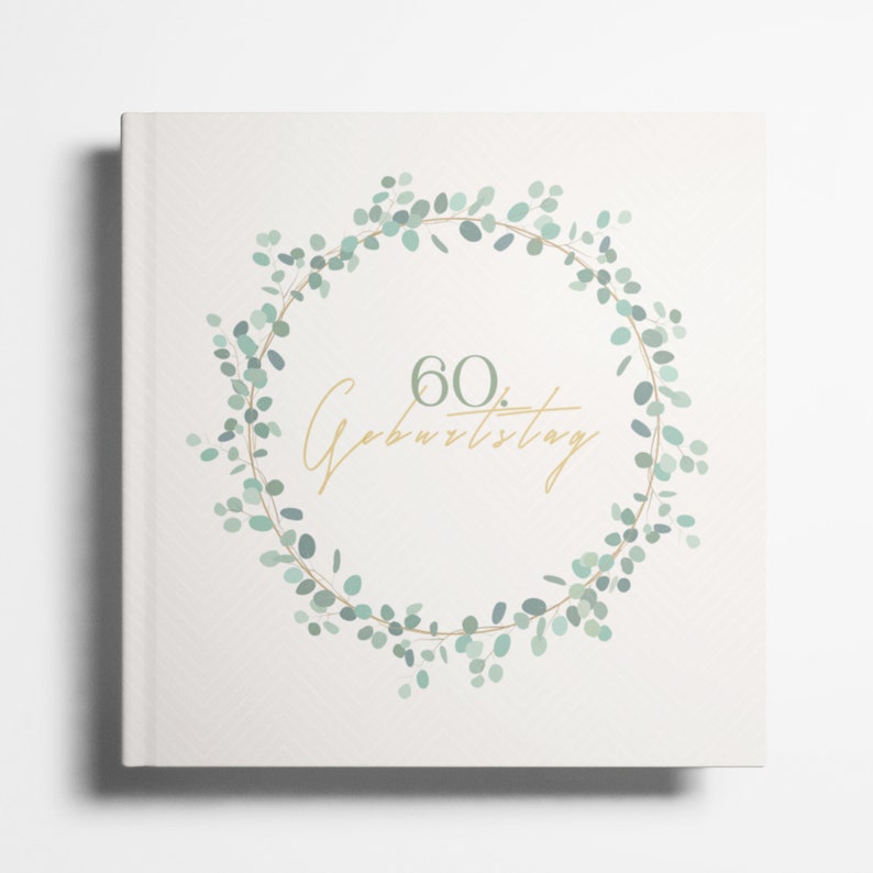 Puede incluir: Una tarjeta blanca con una corona de eucalipto verde y el texto "60. Geburtstag" en dorado.