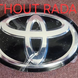 Used Toyota COROLLA 2017 2019 Emblem RAV4 AVALON 15-2018 C-HR 17-19 Front Grille Logo