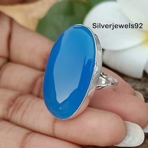 Anel oval feito à mão de calcedônia azul: joia de prata esterlina 925