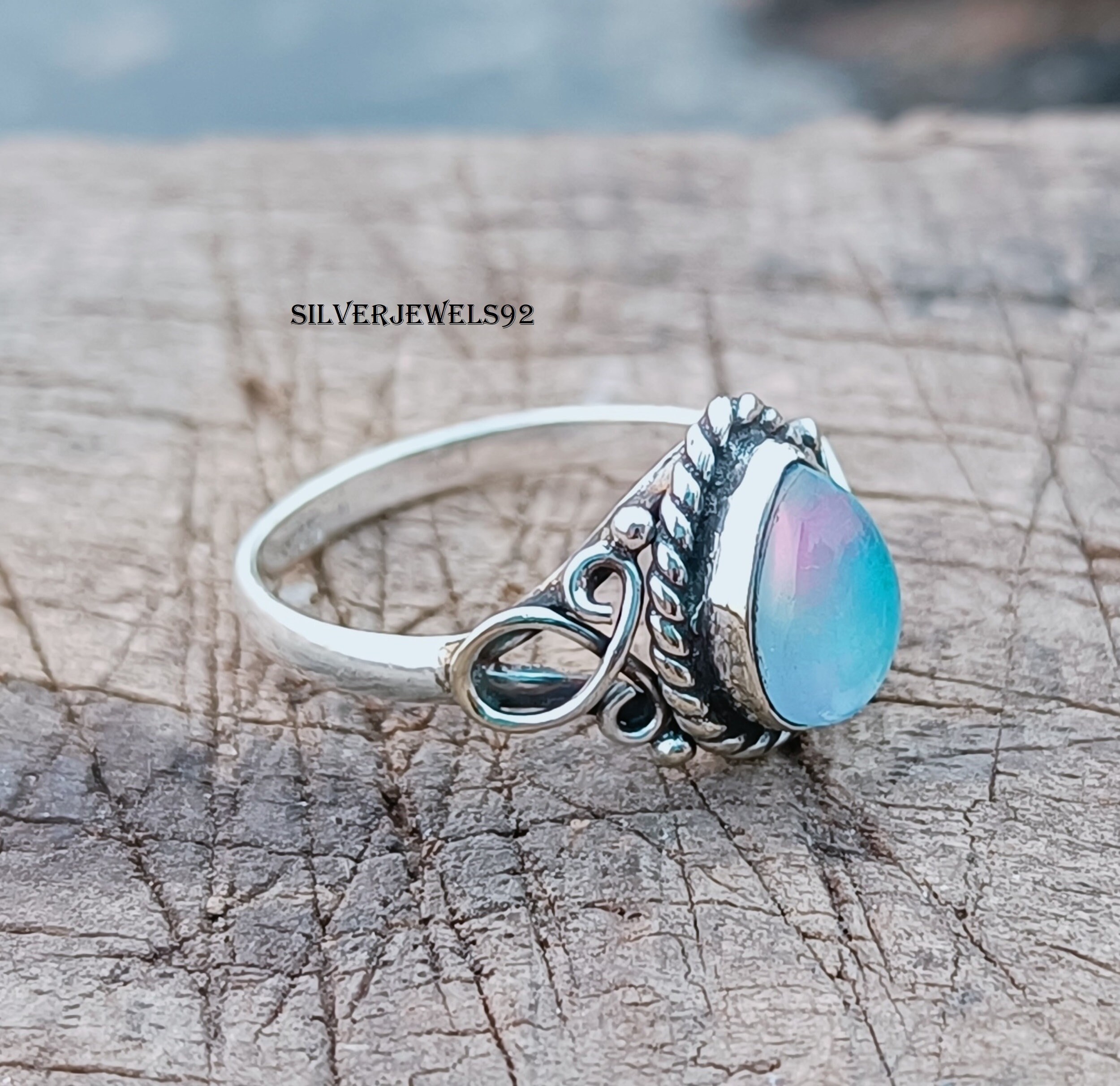Bague Ovale En Opale De Feu Bleue & Zircon - Taille 8 - Argentée - Sans Marque - Neuf