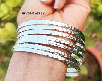 Pulseira de prata esterlina maciça 925 gravada, pulseira empilhável, pulseiras de prata brilhante martelada, conjunto de 7 pulseiras, pulseiras artesanais, pulseiras feitas à mão
