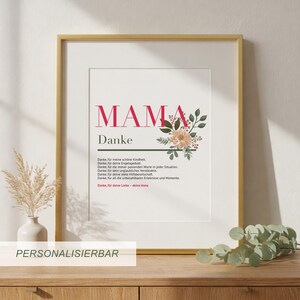 Puede incluir: Un cuadro enmarcado con la palabra "MAMA" en rojo y "Danke" en verde. La impresión incluye un diseño floral y texto en alemán, con la palabra "PERSONALISIERBAR" en la parte inferior.
