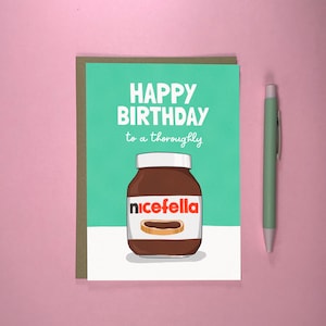 Carte d'anniversaire amusante pour amateur de Nutella | Carte d'anniversaire avec jeu de mots pour papa, beau-père ou mari | Positivité de la pâte à tartiner au chocolat avec des illustrations originales