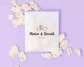 Bruiloftconfetti + tassen | Ivoorkleurige confetti | Gepersonaliseerde tassen | Biologisch afbreekbare confetti | Gedroogde, echte bloemblaadjes | Pergamijn pakjes + confetti