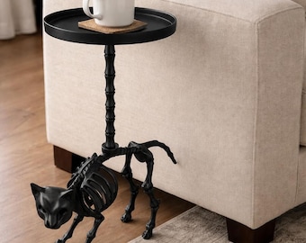 Tavolino laterale unico in metallo con scheletro di gatto - Decorazione macabra e gotica