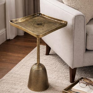 Double cards King & ACE of Diamonds Accent Table: Cast Aluminum Casino Decor