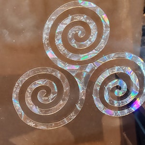 Adhesivo iridiscente para ventana, Triskelion