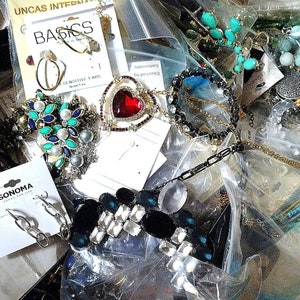 5 lbs Broken Jewelry Lot-Necklaces,Bracelets,Earrings-Returns-ALL METAL-Craft Gold tone Silver tone Findings