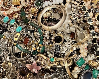 1 Lb Unsorted Vintage to Now Costume Jewelry Craft Mismatched Lot, Necklaces, Earrings, etc. Treasure Hunt. @READ THE DESCRIPTION@