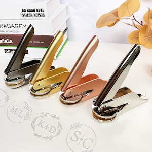 Timbro personalizzato per goffratura, timbro personalizzato per matrimonio, timbro personalizzato per libro, timbro personalizzato, timbro per monogramma, regali per amici